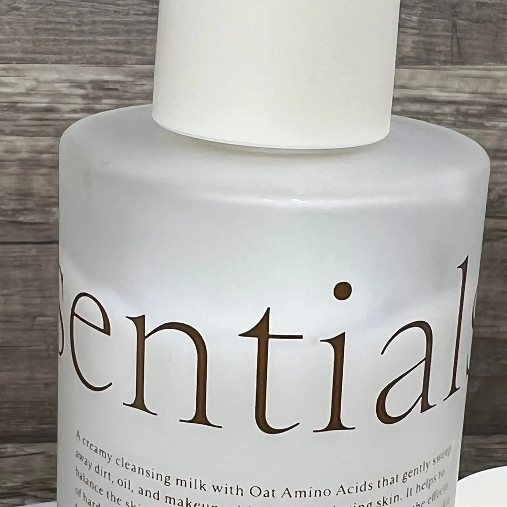 Oak Essentials Nourishing Cleansing Milk 150ml / 5fl oz Bottle - Picture 5 of 6